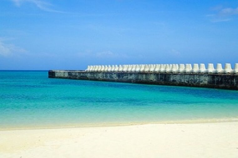 青い綺麗な海